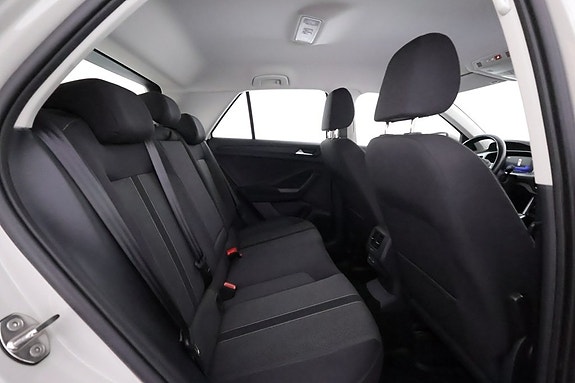 Volkswagen T-Roc 12 of 23