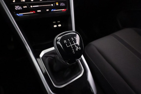 Volkswagen T-Roc 22 of 23