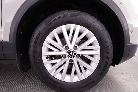 Volkswagen T-Roc 14 of 23