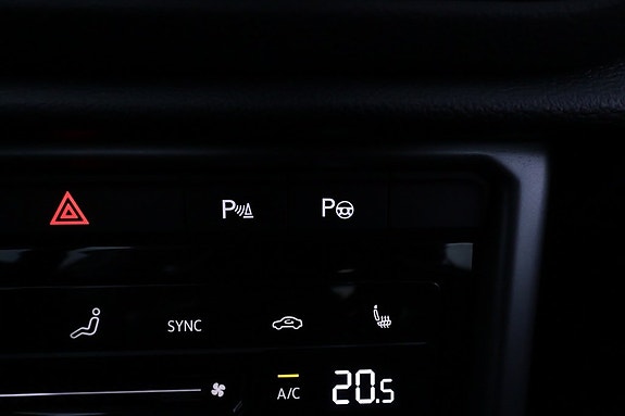 Volkswagen T-Roc 21 of 23