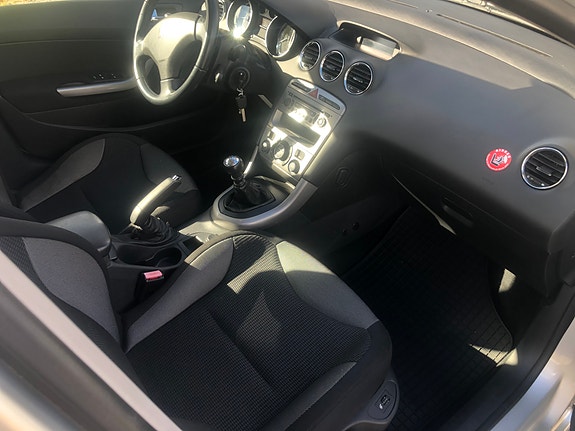 Peugeot 308 7 of 9