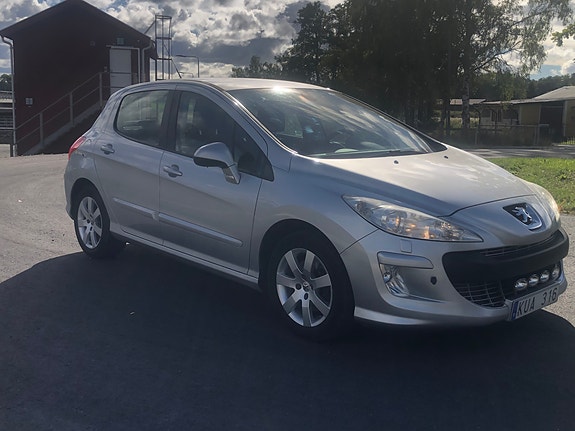 Peugeot 308 4 of 9