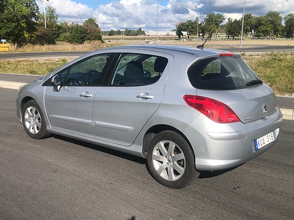 Peugeot 308 2 of 9
