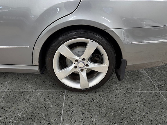 Mercedes-Benz E350 9 of 17