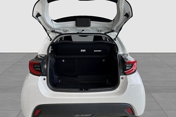 Toyota Yaris 13 of 13