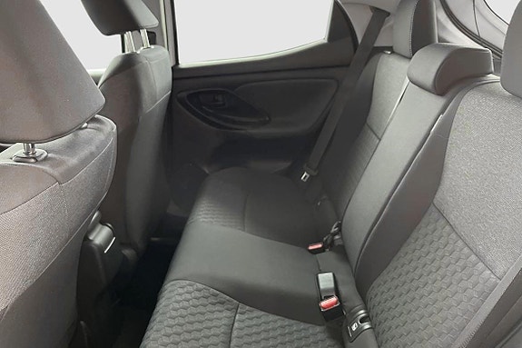 Toyota Yaris 10 of 13