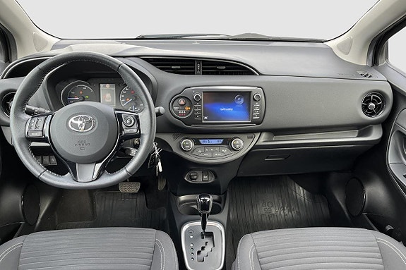 Toyota Yaris 10 of 12