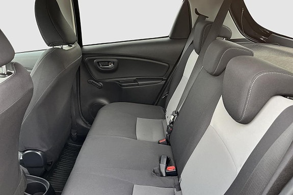 Toyota Yaris 9 of 12
