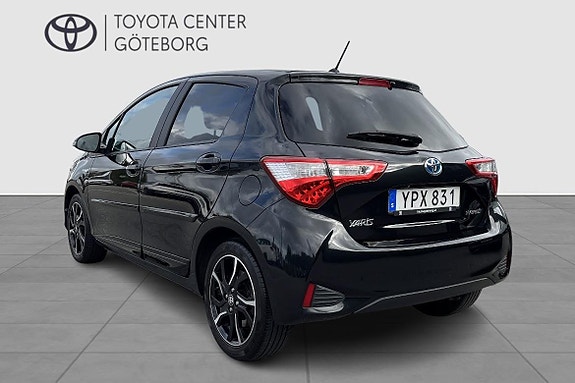 Toyota Yaris 3 of 12