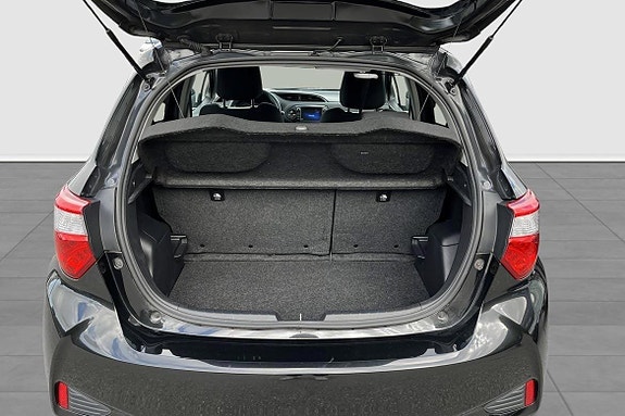 Toyota Yaris 12 of 12