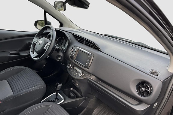 Toyota Yaris 8 of 12