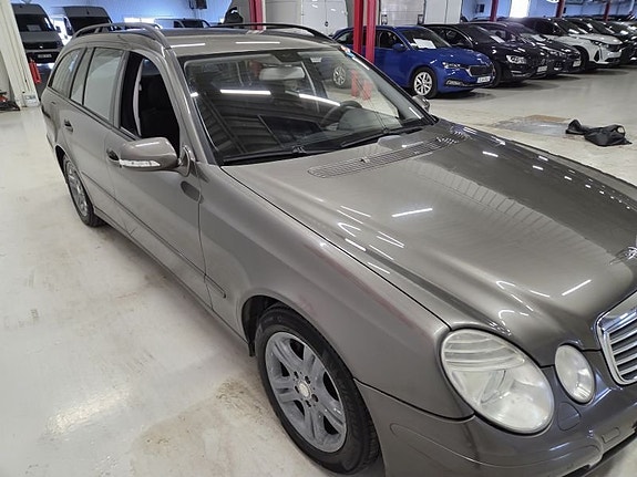 Mercedes-Benz E280 3 of 10