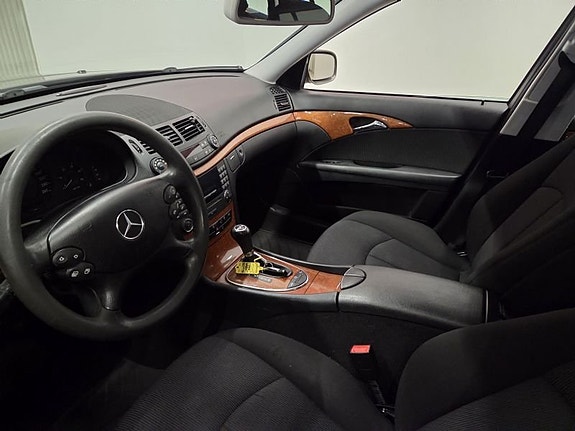 Mercedes-Benz E280 10 of 10