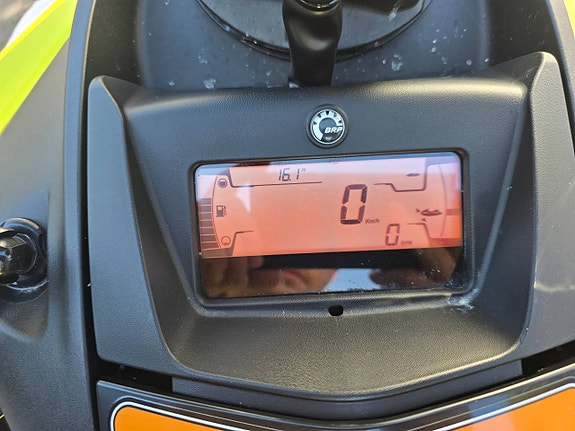 Sea-Doo Spark Trixx 1 up -2024 med 16 timmar 11 of 12