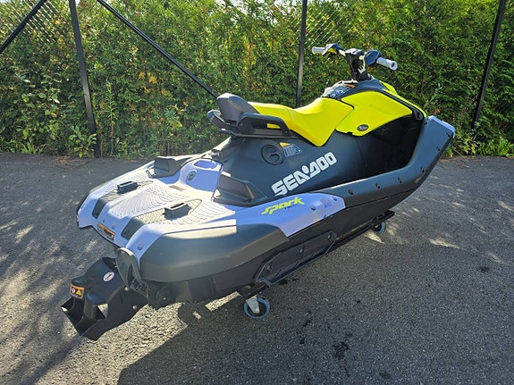 Sea-Doo Spark Trixx 1 up -2024 med 16 timmar 6 of 12