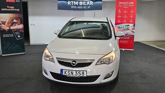 Opel Astra 2 of 12