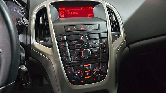 Opel Astra 12 of 12