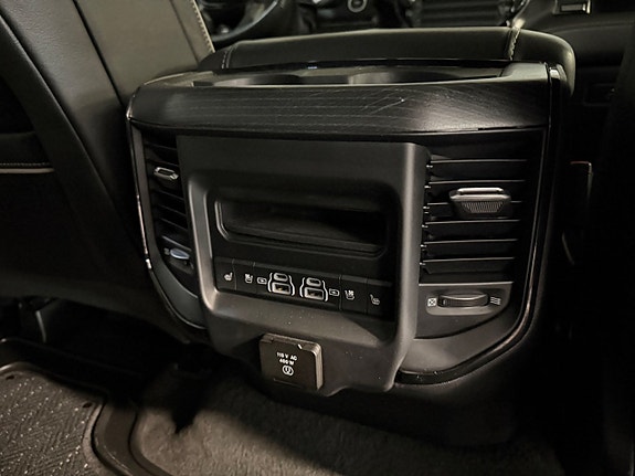 Dodge RAM 1500 18 of 27