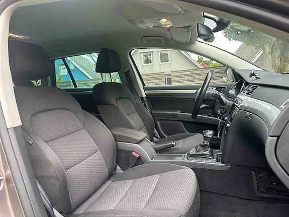 Skoda Superb 14 of 22