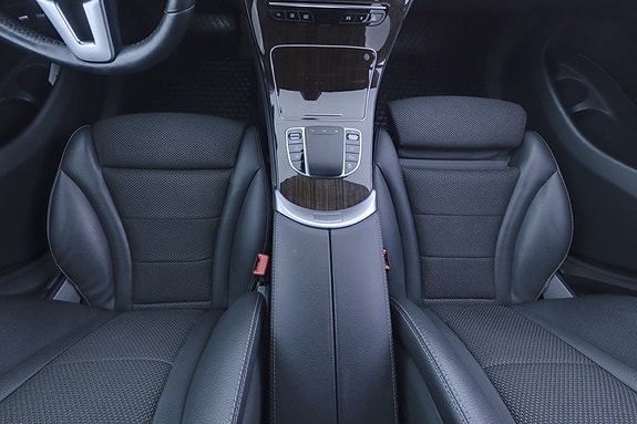 Mercedes-Benz GLC300 e 10 of 24