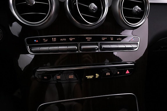 Mercedes-Benz GLC300 e 22 of 24