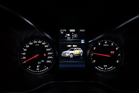 Mercedes-Benz GLC300 e 19 of 24