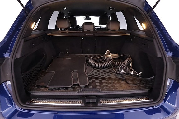 Mercedes-Benz GLC300 e 11 of 24