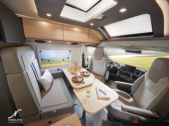 Malibu Van Comfort GT Skyview 640 LE 3 of 4