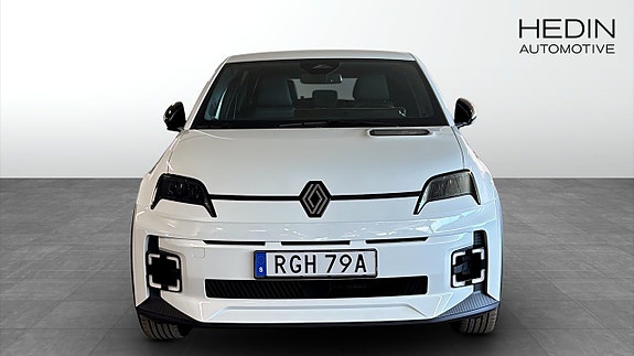 Renault 5 E-Tech 8 of 10