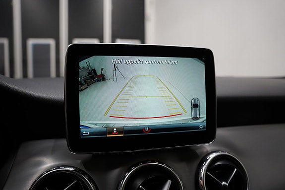 Mercedes-Benz GLA220 d 17 of 23