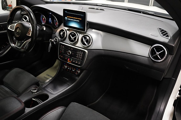 Mercedes-Benz GLA220 d 10 of 23