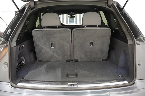 Audi Q7 30 of 30