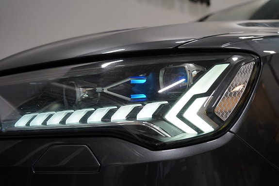 Audi Q7 2 of 30