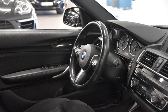 BMW 118i 9 of 17