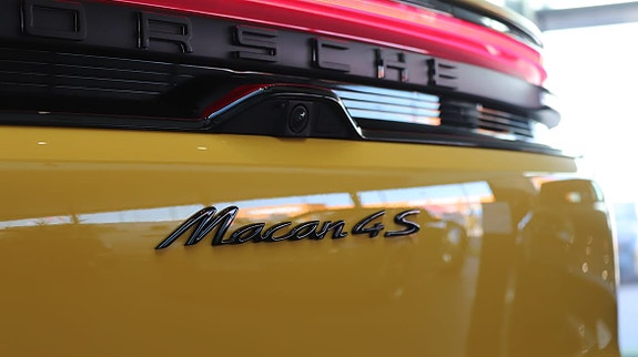 Porsche Macan 12 of 13