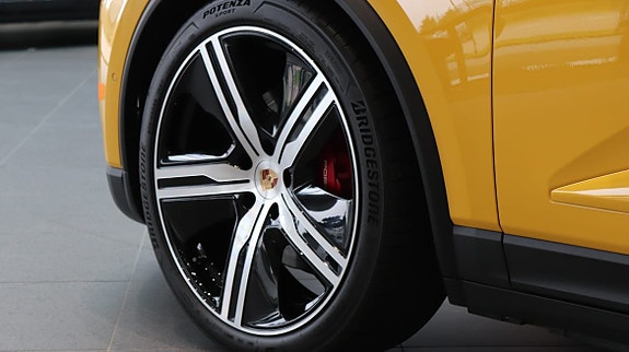 Porsche Macan 13 of 13
