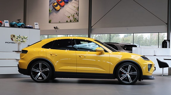 Porsche Macan 3 of 13