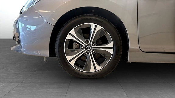 Nissan Leaf 9 of 12