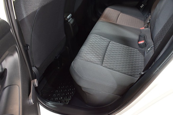 Toyota Yaris 16 of 20
