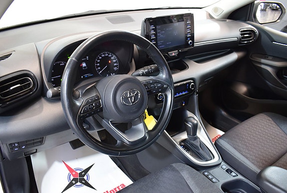 Toyota Yaris 8 of 20