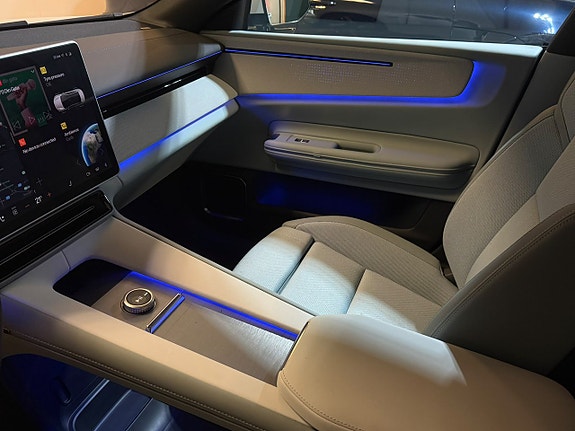 Polestar 4 6 of 28