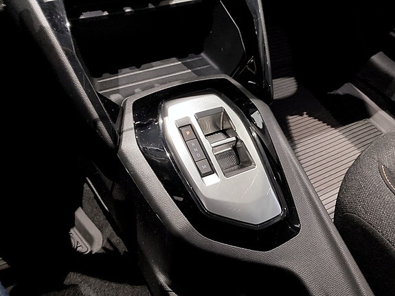 Peugeot 208 10 of 15