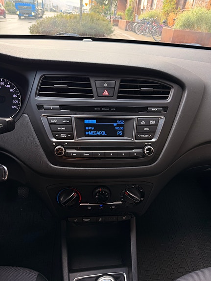 Hyundai i20 8 of 13