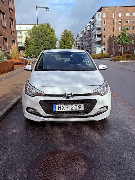 Hyundai i20 2 of 13