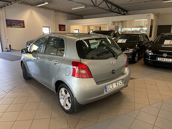 Toyota Yaris 4 of 10