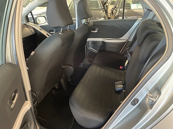 Toyota Yaris 10 of 10