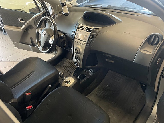 Toyota Yaris 9 of 10