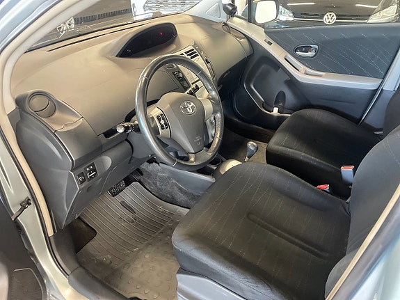 Toyota Yaris 8 of 10