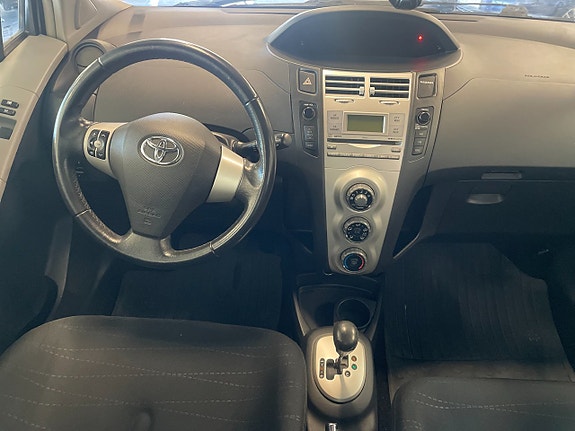Toyota Yaris 7 of 10