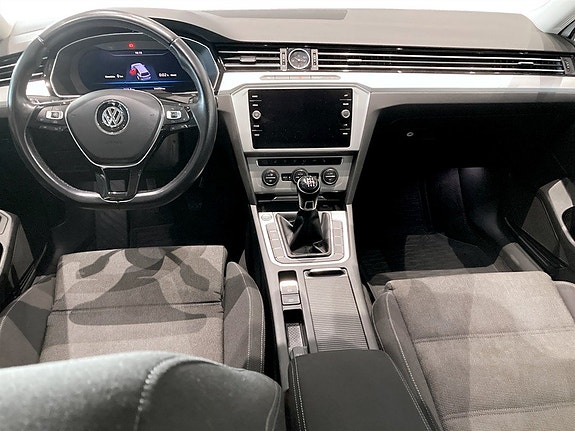 Volkswagen Passat 6 of 16
